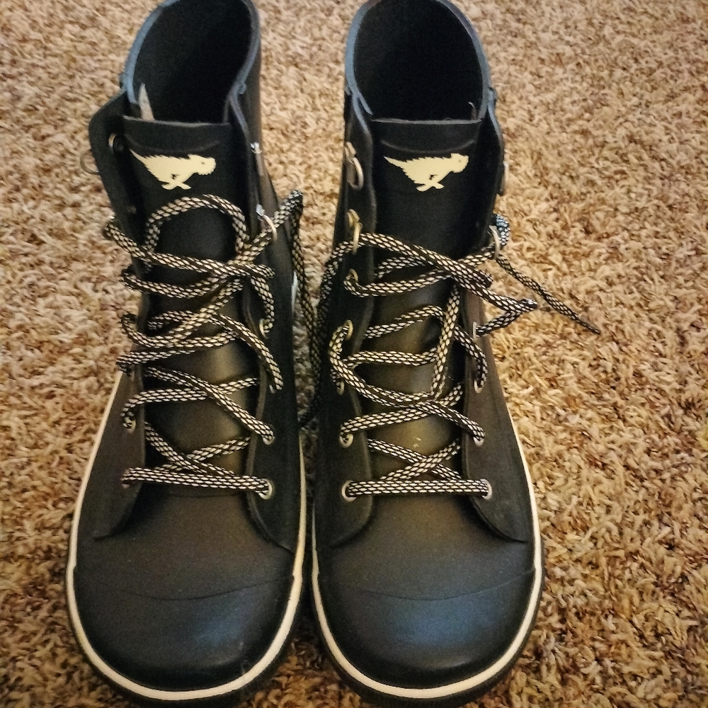 Women's rain boots size 10